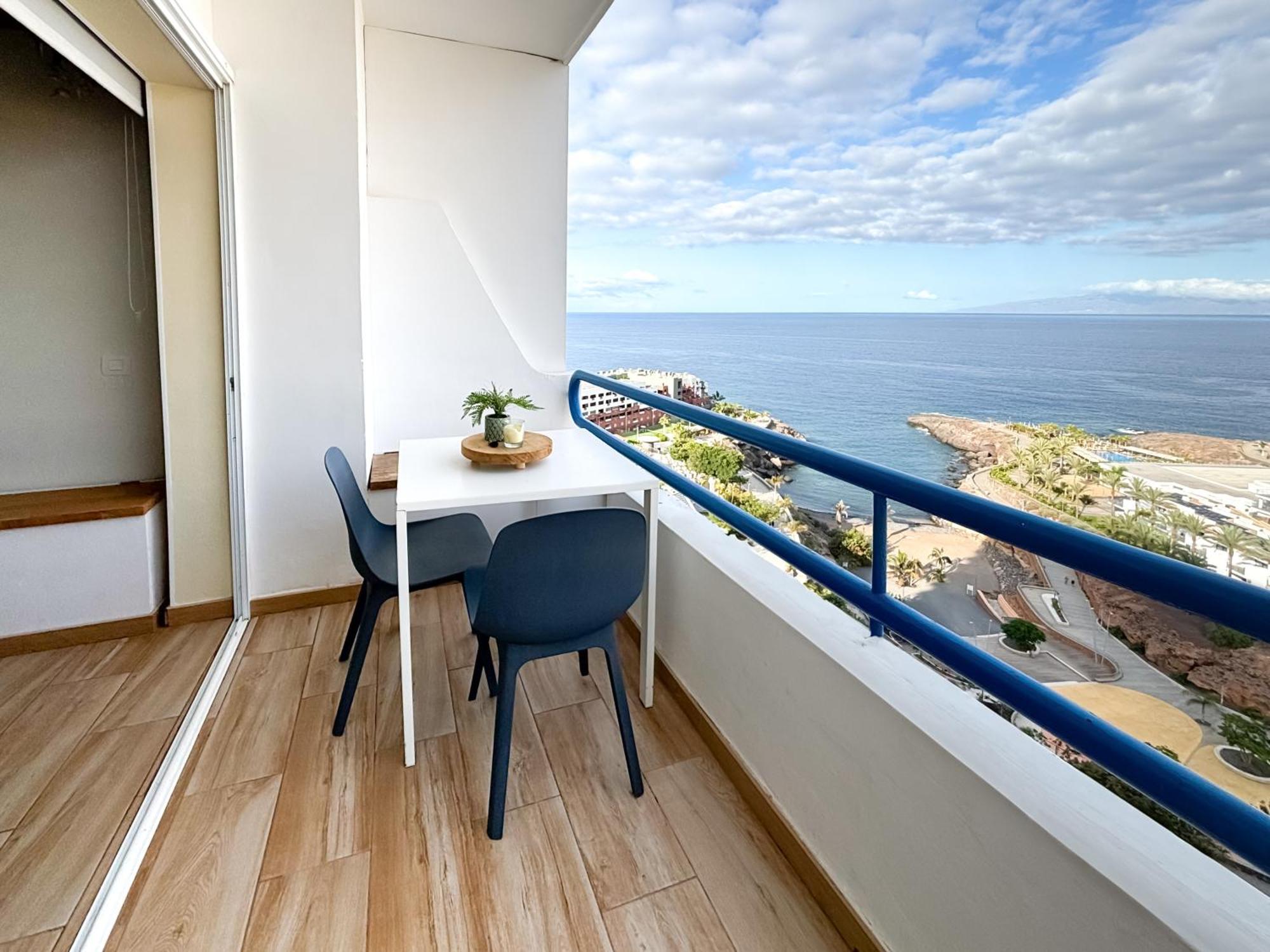 Lovely Modern Studio With An Incredible View Адехе Екстериор снимка